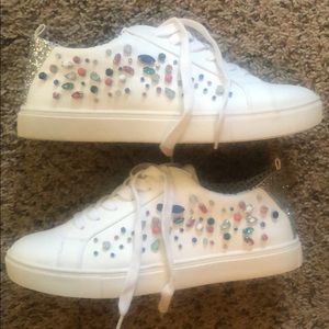 NEW BETSEY JOHNSON white jeweled sneaker 7.5